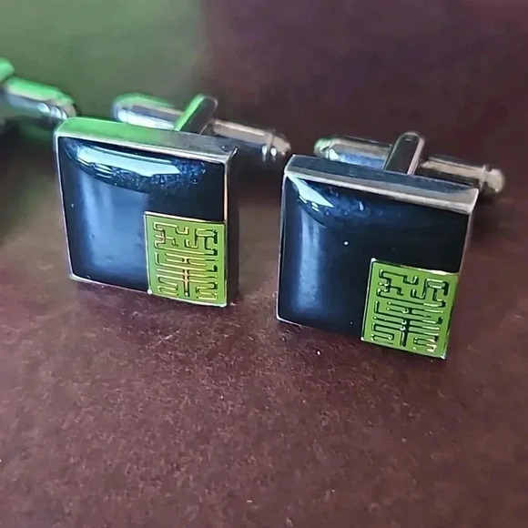 2 sets of Shanghai Tang Cufflinks Black & Red/Green Square with Silver Star Box - Picture 4 of 4